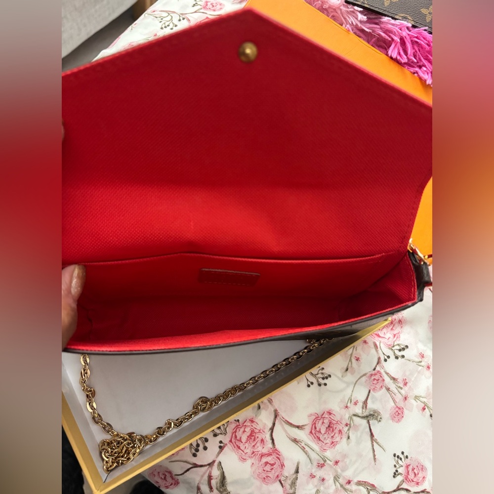 LV High Fashion Crossbody for Cell Phone Perfect. Too Cute - Picture 4 of 6